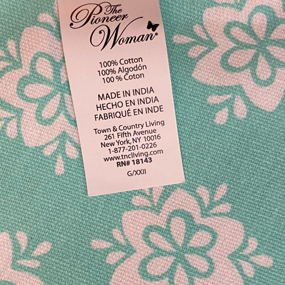 The Pioneer Woman Red and Blue Bird Placemats. NWOT. Set of 4. - Picture 3 of 3
